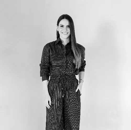 Lara Linhares